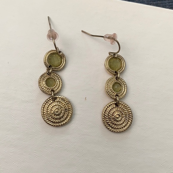 Green stone and gold earrings - Picture 1 of 1